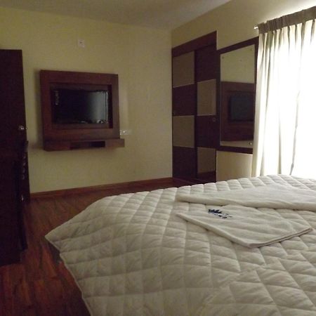 The Majestic Crown Hotel Ooty Ngoại thất bức ảnh