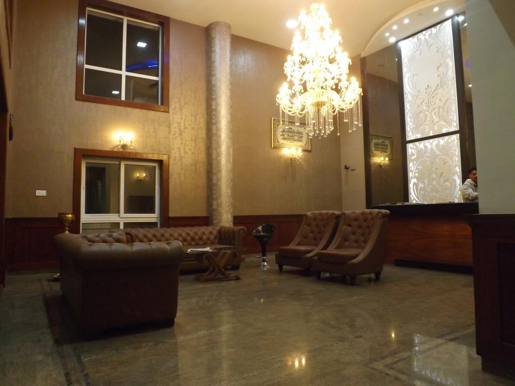 The Majestic Crown Hotel Ooty Ngoại thất bức ảnh