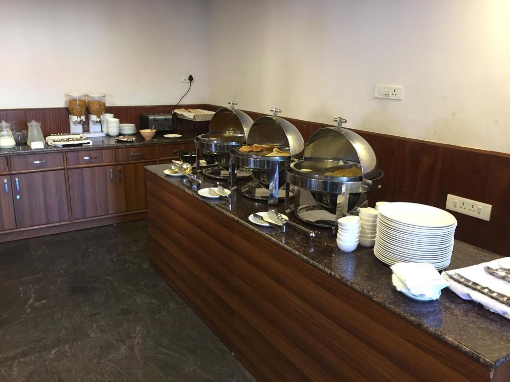 The Majestic Crown Hotel Ooty Ngoại thất bức ảnh