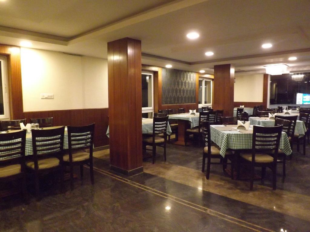 The Majestic Crown Hotel Ooty Ngoại thất bức ảnh