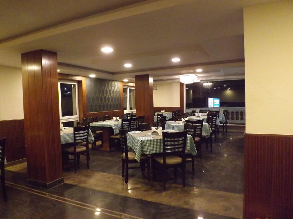 The Majestic Crown Hotel Ooty Ngoại thất bức ảnh